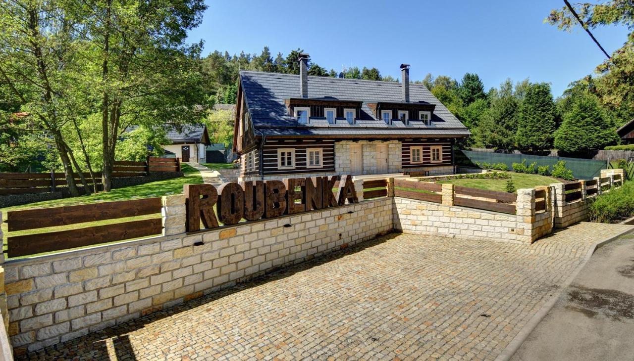 Appartamento Roubenka Pod Troskami Ktová Esterno foto